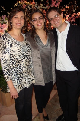 Dora Lúcia C. Moreti, Ana Paula Moreti e o noivo Leandro Spirlandelli (casam-se dia 9/12)